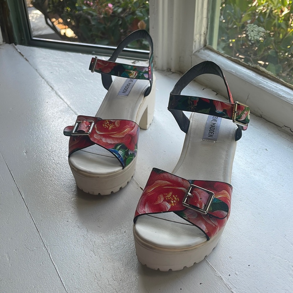 Steve Madden platform sandals